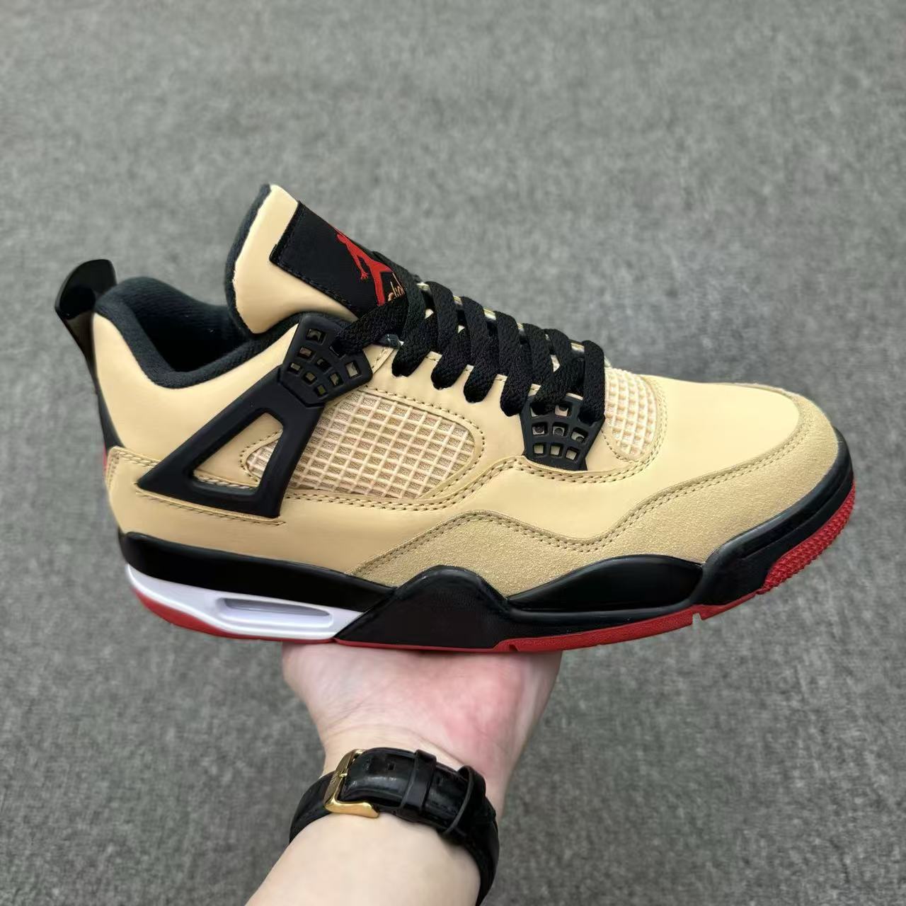 AJ4  #118